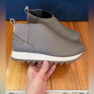 Merrell Alpine Chelsea Boots size 7.5 new